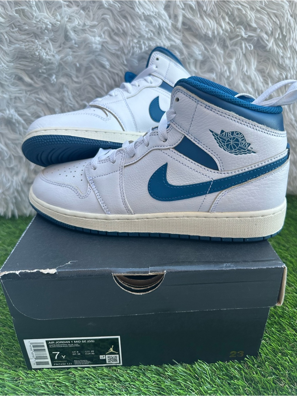 Jordan Mid-Top Sneakers in White and Blue Size 7Y